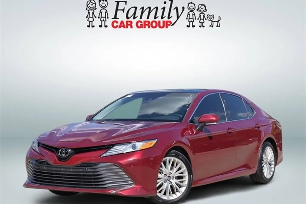 2018 Toyota Camry XLE photo 1