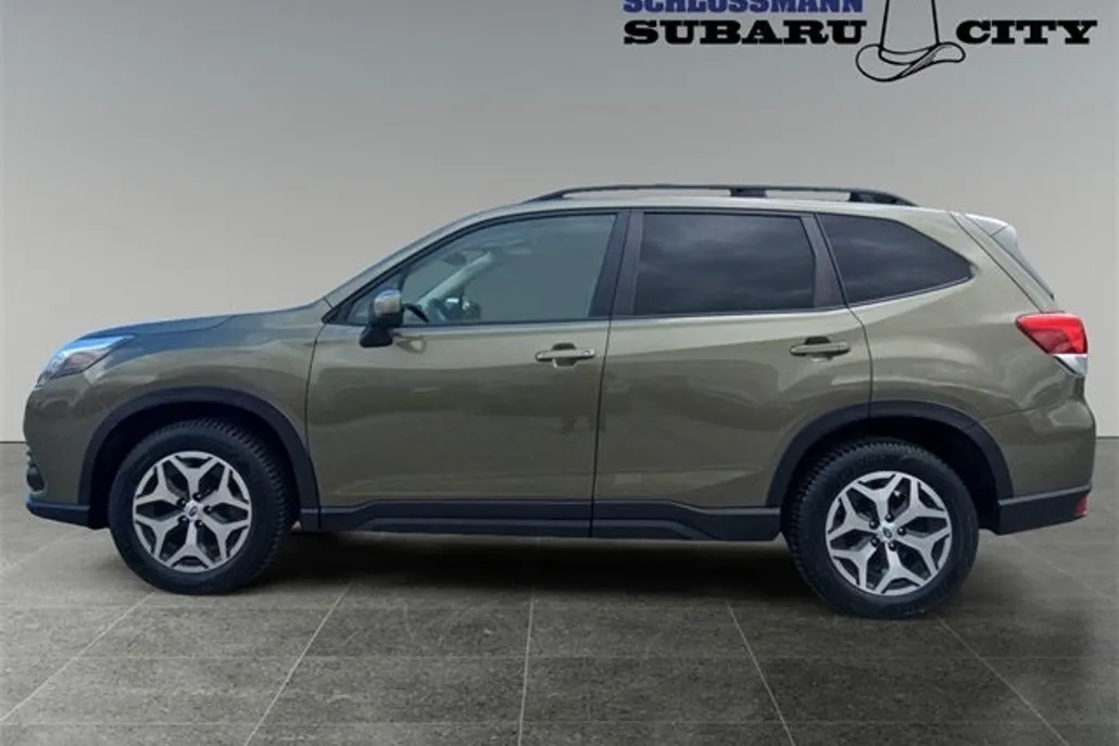 2022 Subaru Forester Premium photo 1