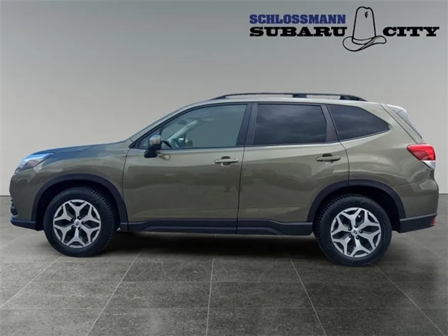 2022 Subaru Forester Premium photo 1