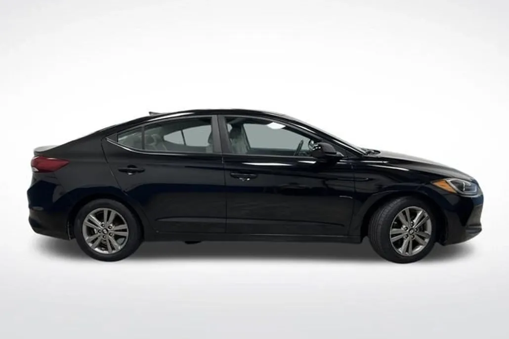 2017 Hyundai Elantra SE photo 1