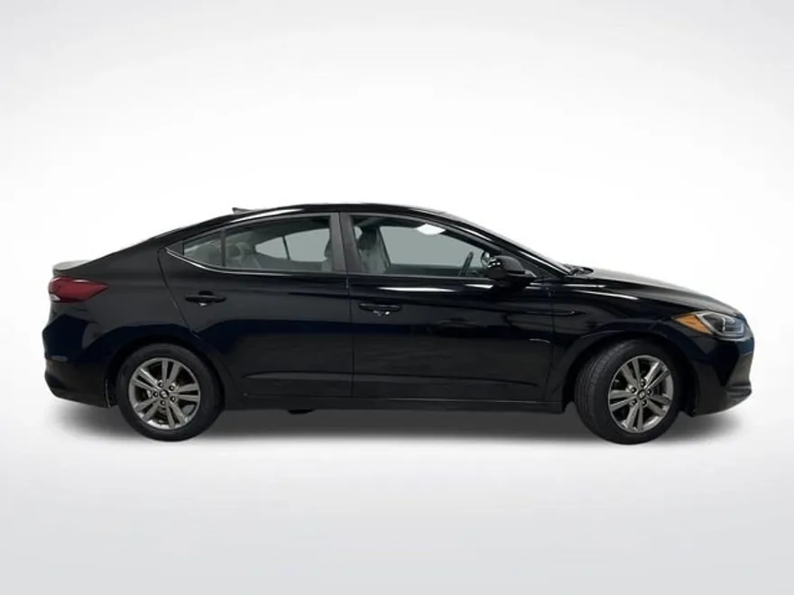 2017 Hyundai Elantra SE photo 1