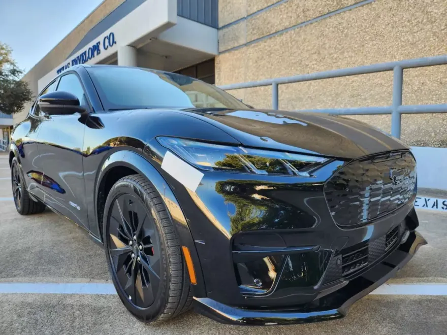2025 Ford Mustang Mach-E GT photo 1