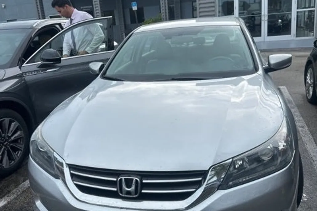 2015 Honda Accord LX photo 1