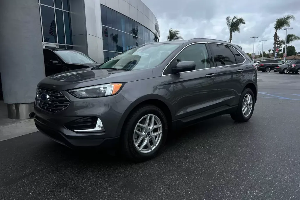 2022 Ford Edge SEL photo 1