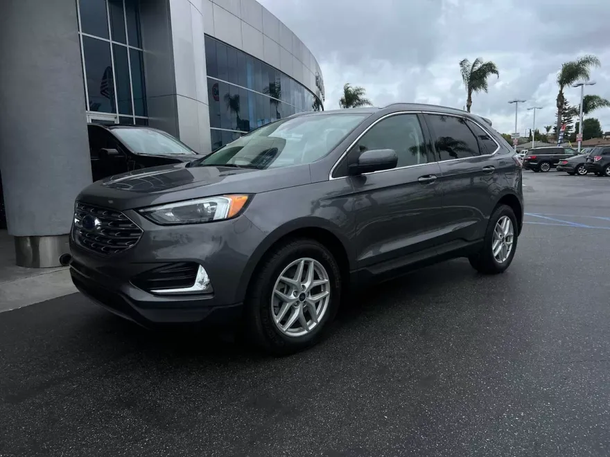 2022 Ford Edge SEL photo 1