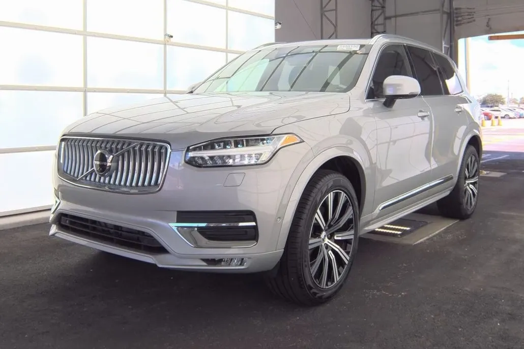 2025 Volvo XC90 Plus photo 1
