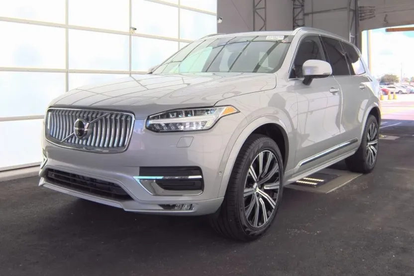 2025 Volvo XC90 Plus photo 1