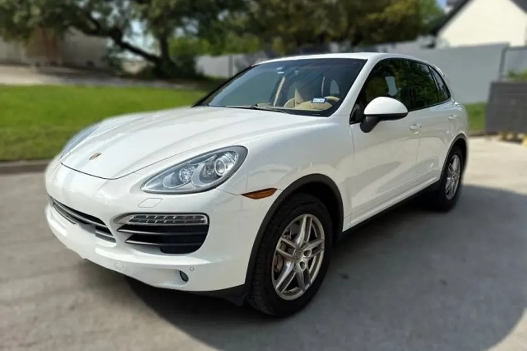 2014 Porsche Cayenne S photo 1