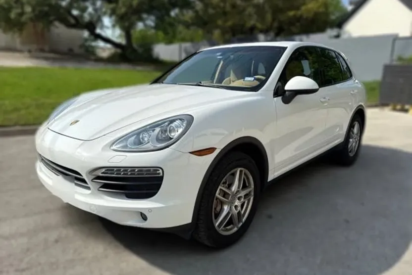 2014 Porsche Cayenne S photo 1