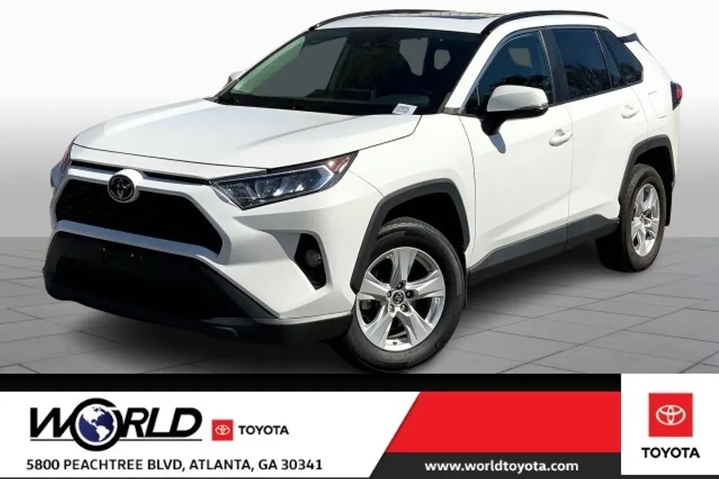 2020 Toyota RAV4 XLE photo 1