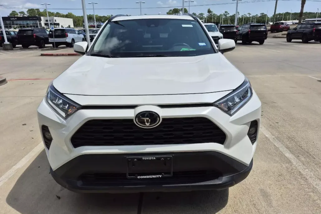 2021 Toyota RAV4 XLE Premium photo 1