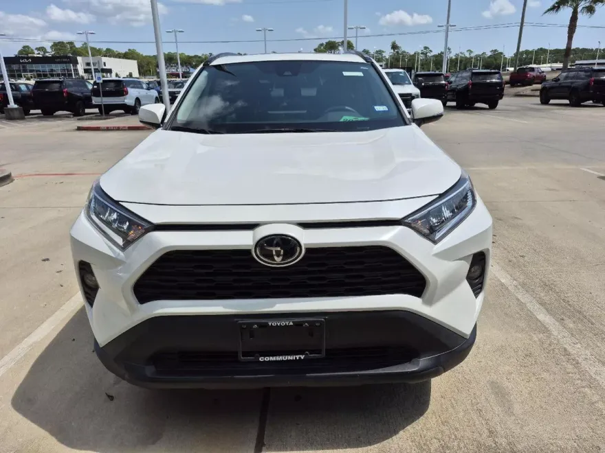 2021 Toyota RAV4 XLE Premium photo 1