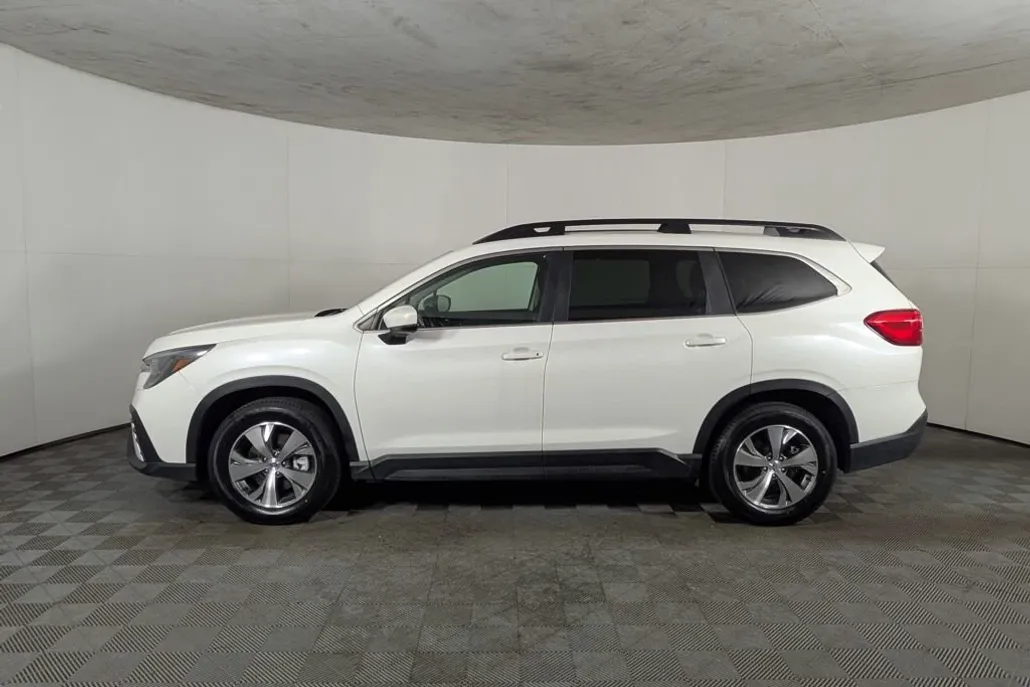 2024 Subaru Ascent Premium photo 1