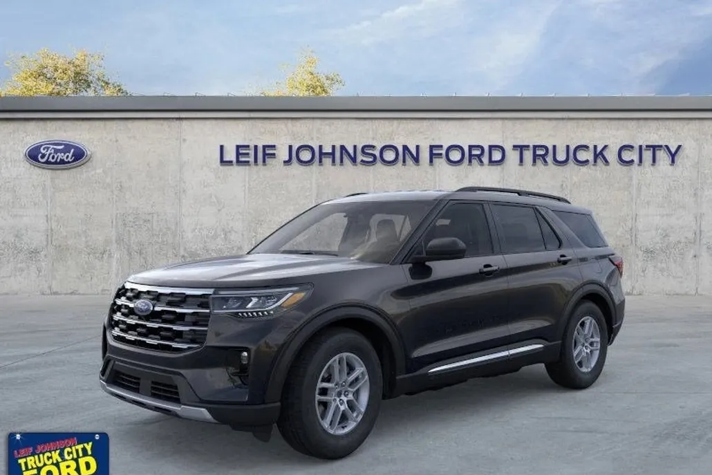 2025 Ford Explorer photo 1