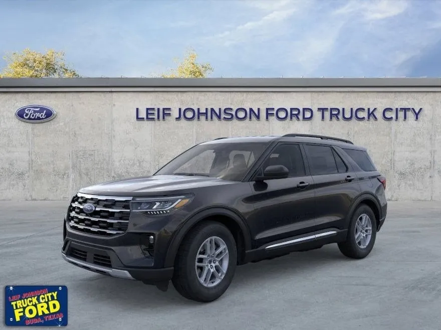 2025 Ford Explorer photo 1