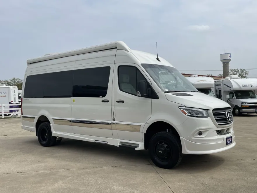 2024 Mercedes Benz Sprinter 3500 photo 1