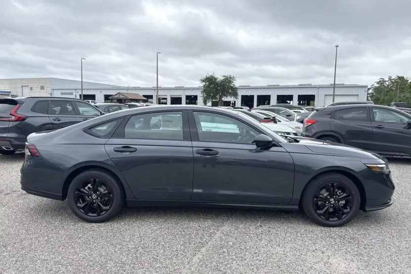 2025 Honda Accord SE photo 1