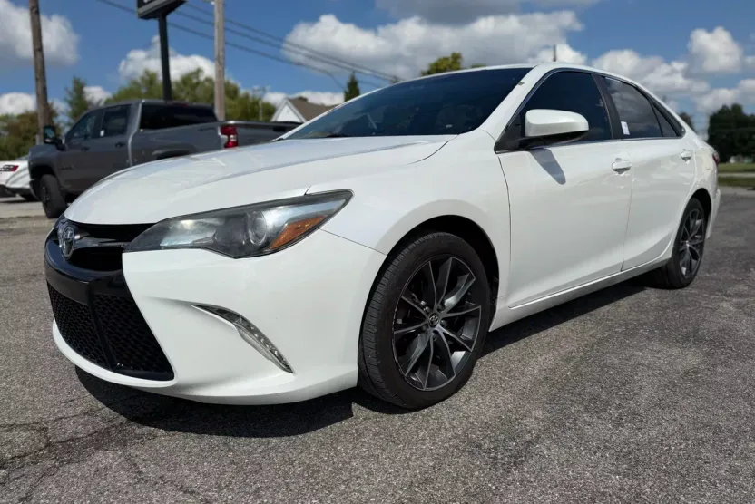 2015 Toyota Camry XSE photo 1