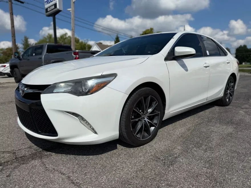 2015 Toyota Camry XSE photo 1