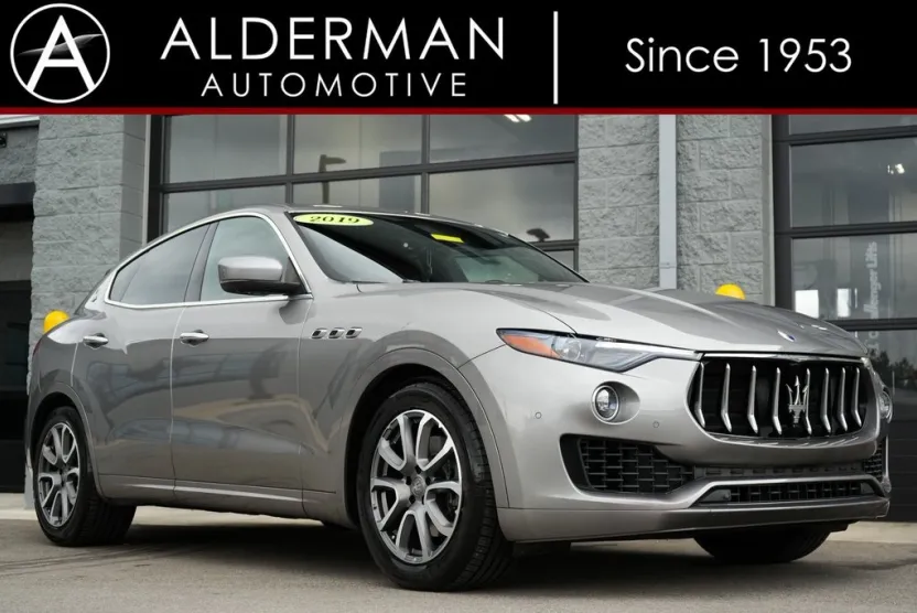 2019 Maserati Levante Base photo 1