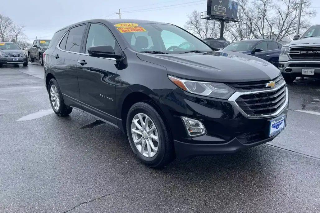 2021 Chevrolet Equinox LT photo 1