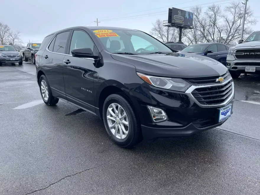2021 Chevrolet Equinox LT photo 1