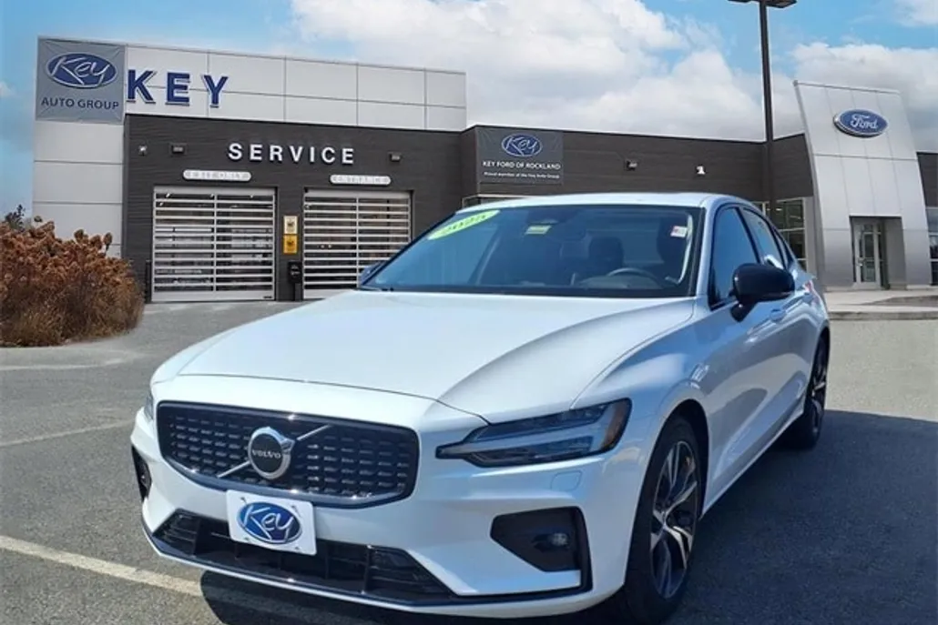 2025 Volvo S60 B5 Core AWD photo 1