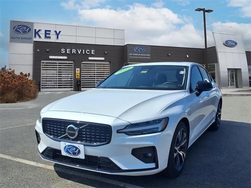 2025 Volvo S60 B5 Core AWD photo 1