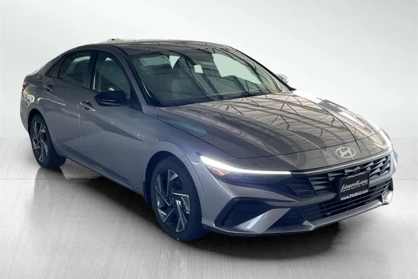 2025 Hyundai Elantra SEL Sport photo 1