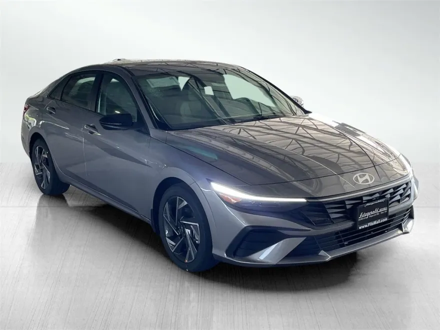 2025 Hyundai Elantra SEL Sport photo 1