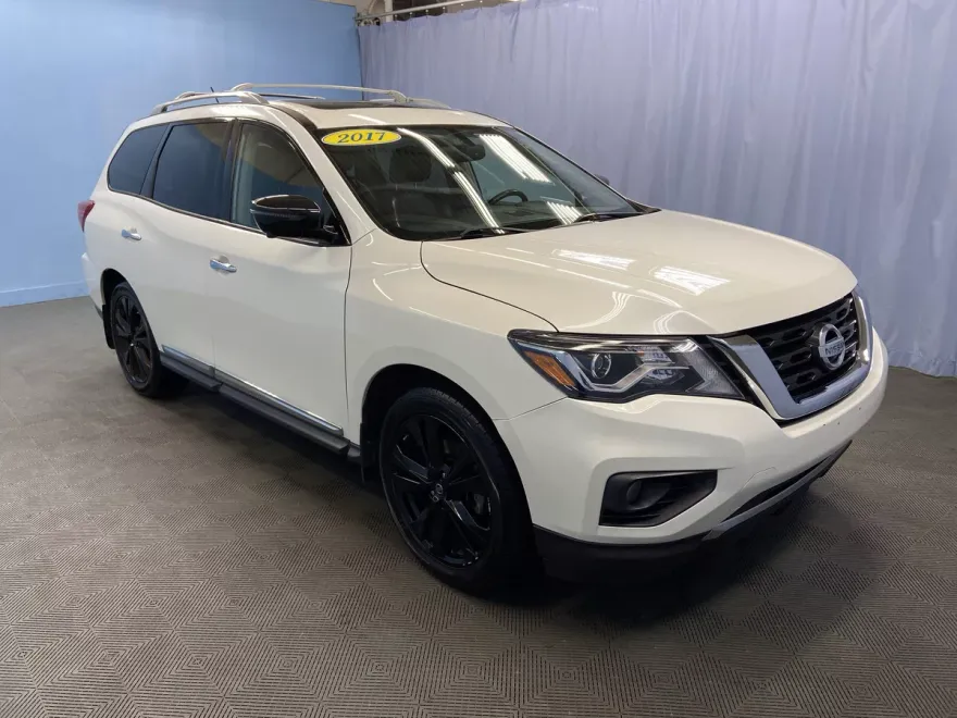 2017 Nissan Pathfinder 4x4 Platinum photo 1
