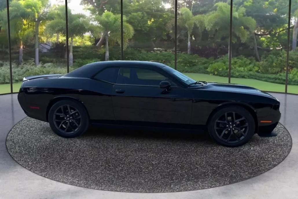2019 Dodge Challenger SXT photo 1