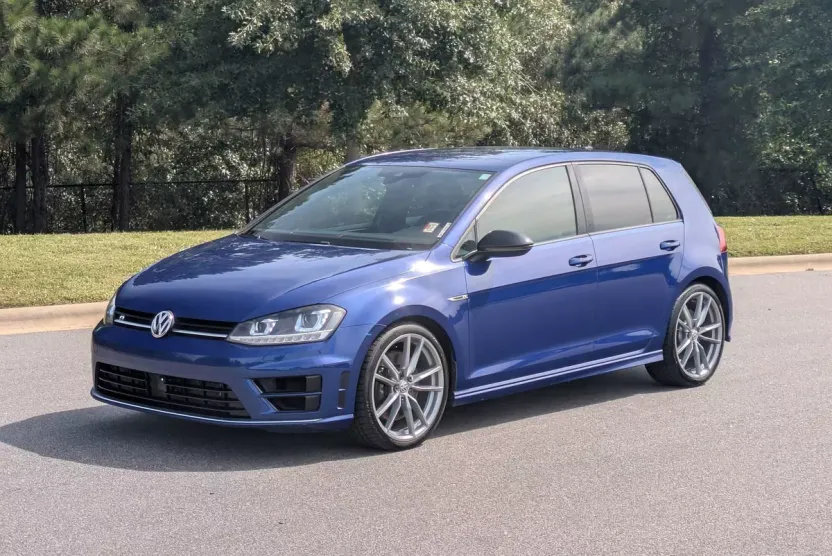 2017 Volkswagen Golf R 4Motion photo 1