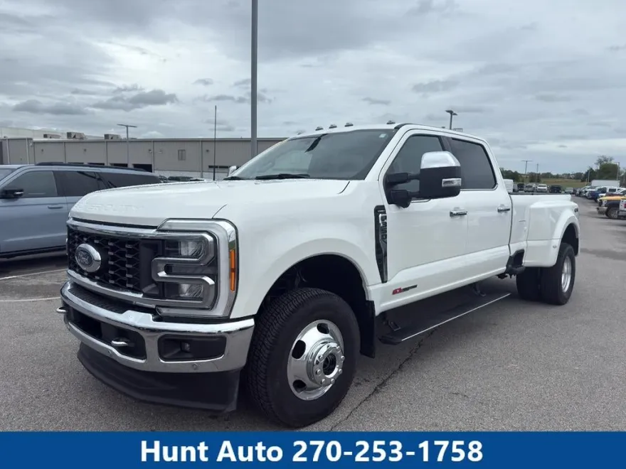 2023 Ford F-350 Lariat photo 1