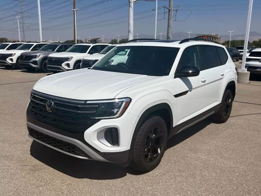 2025 Volkswagen Atlas SE Technology Peak Edition photo 1