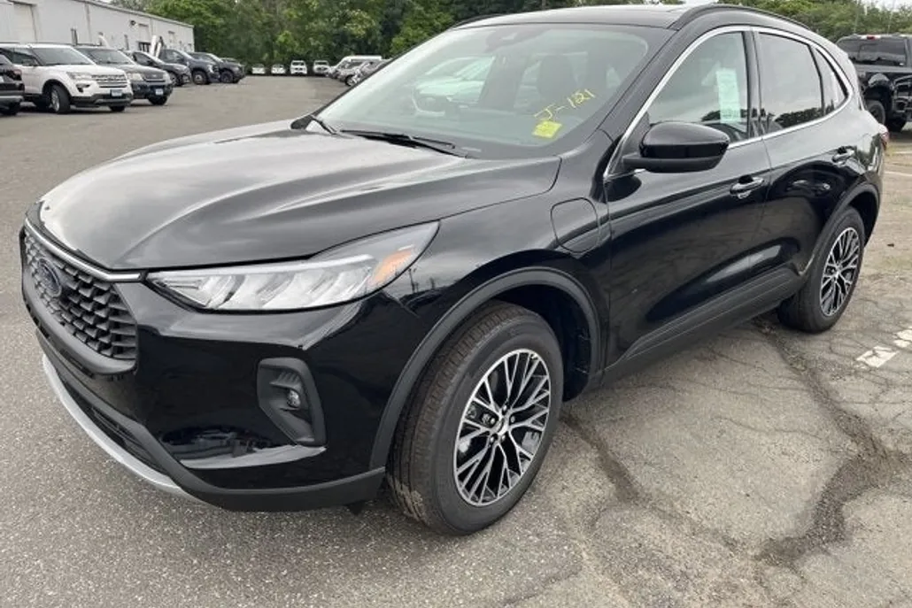 2025 Ford Escape photo 1