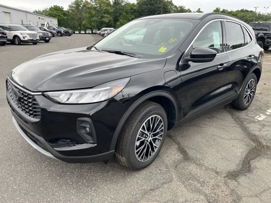 2025 Ford Escape photo 1