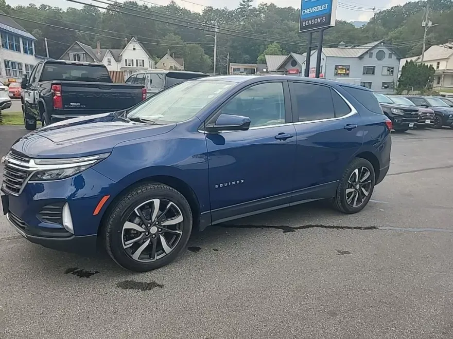 2022 Chevrolet Equinox LT photo 1