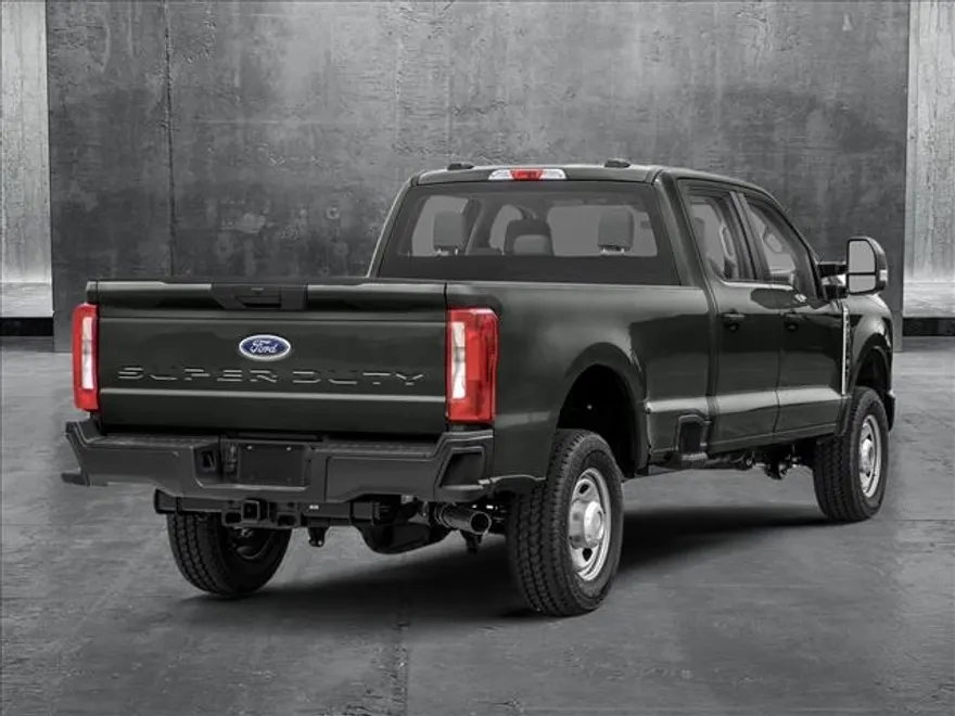 2025 Ford F-350 Lariat photo 2