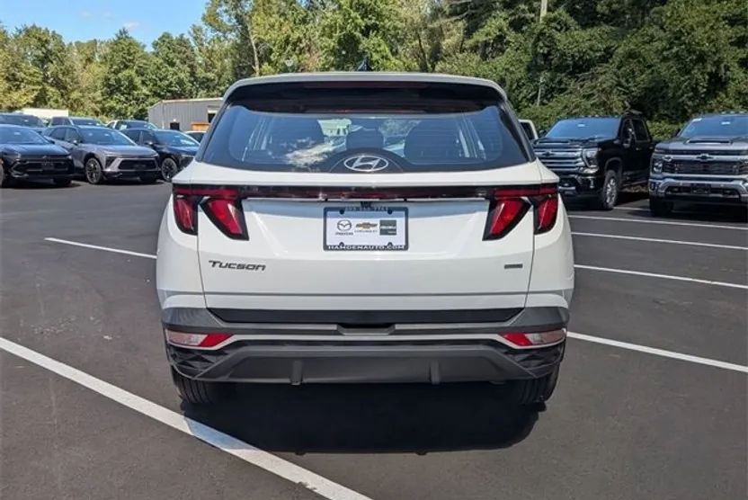 2023 Hyundai Tucson SE photo 1