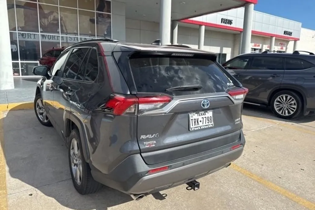 2020 Toyota RAV4 Hybrid Limited photo 1