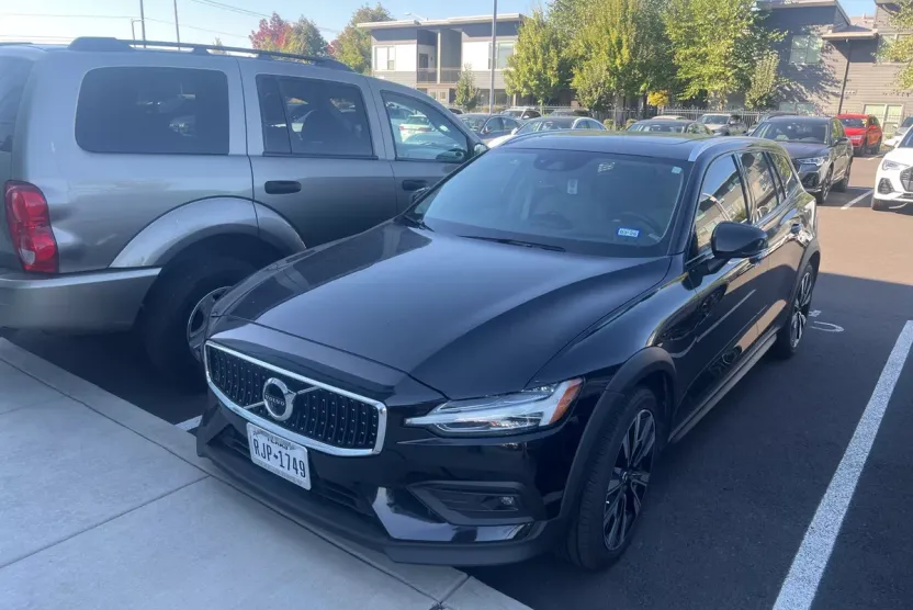 2022 Volvo V60 Cross Country T5 photo 1