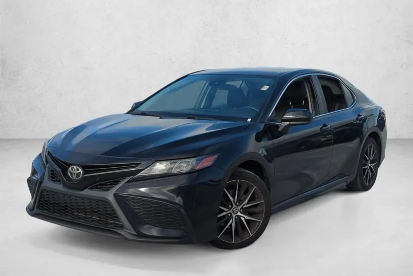 2021 Toyota Camry SE photo 1