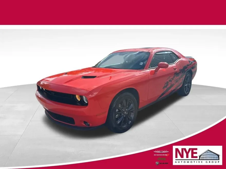 2023 Dodge Challenger SXT photo 1