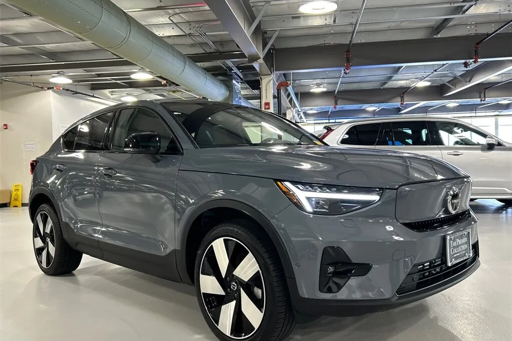 2023 Volvo C40 Recharge Ultimate photo 1