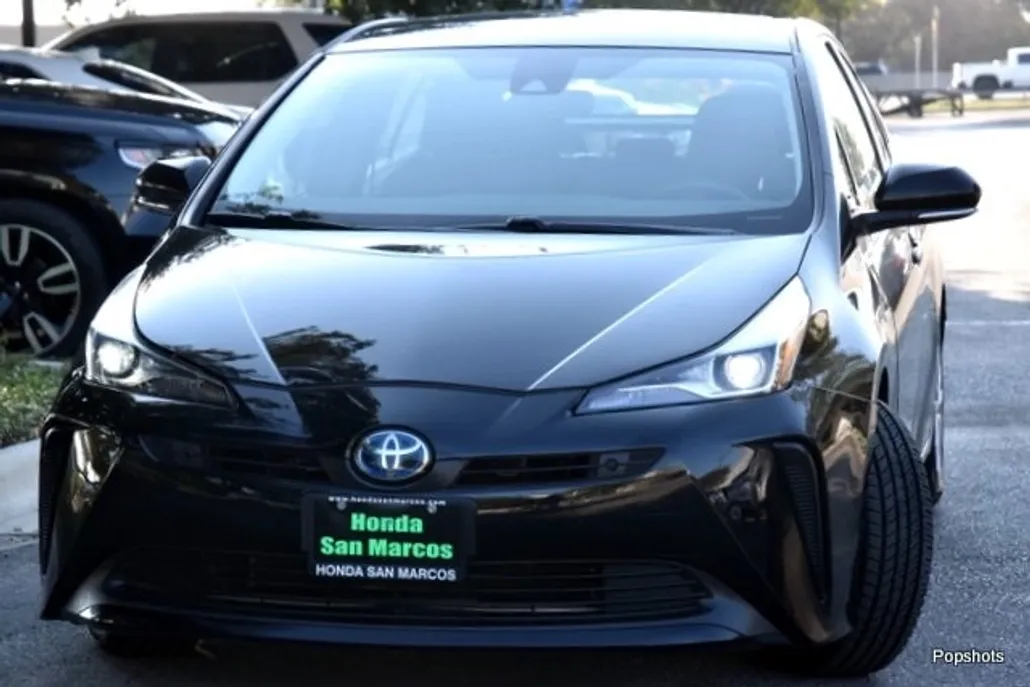 2021 Toyota Prius L photo 1