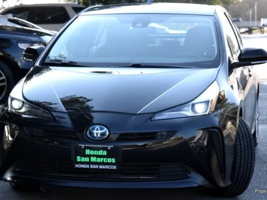 2021 Toyota Prius L photo 1