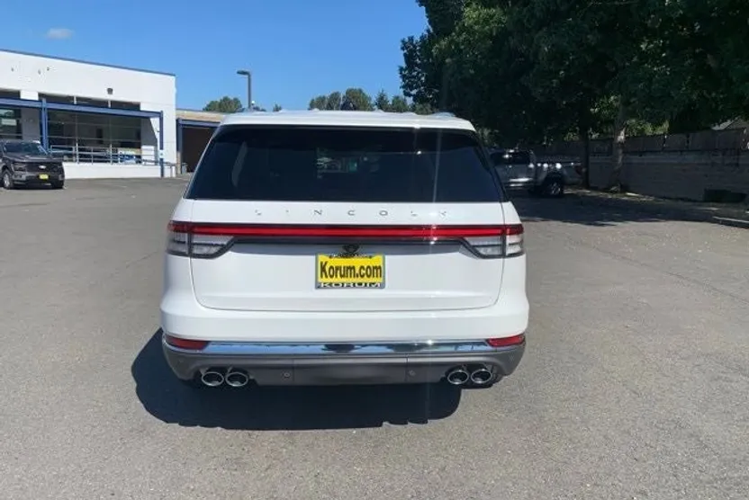 2025 Lincoln Aviator Base photo 1