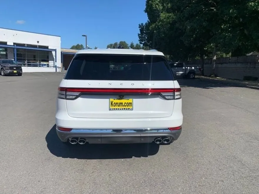 2025 Lincoln Aviator Base photo 1
