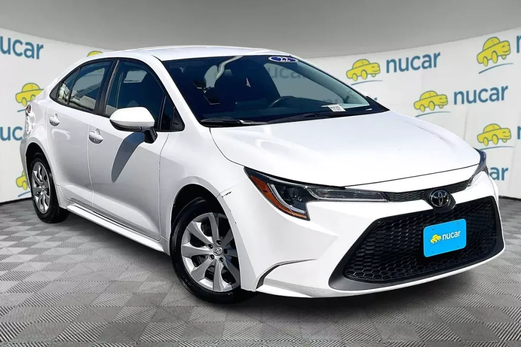2022 Toyota Corolla LE photo 1